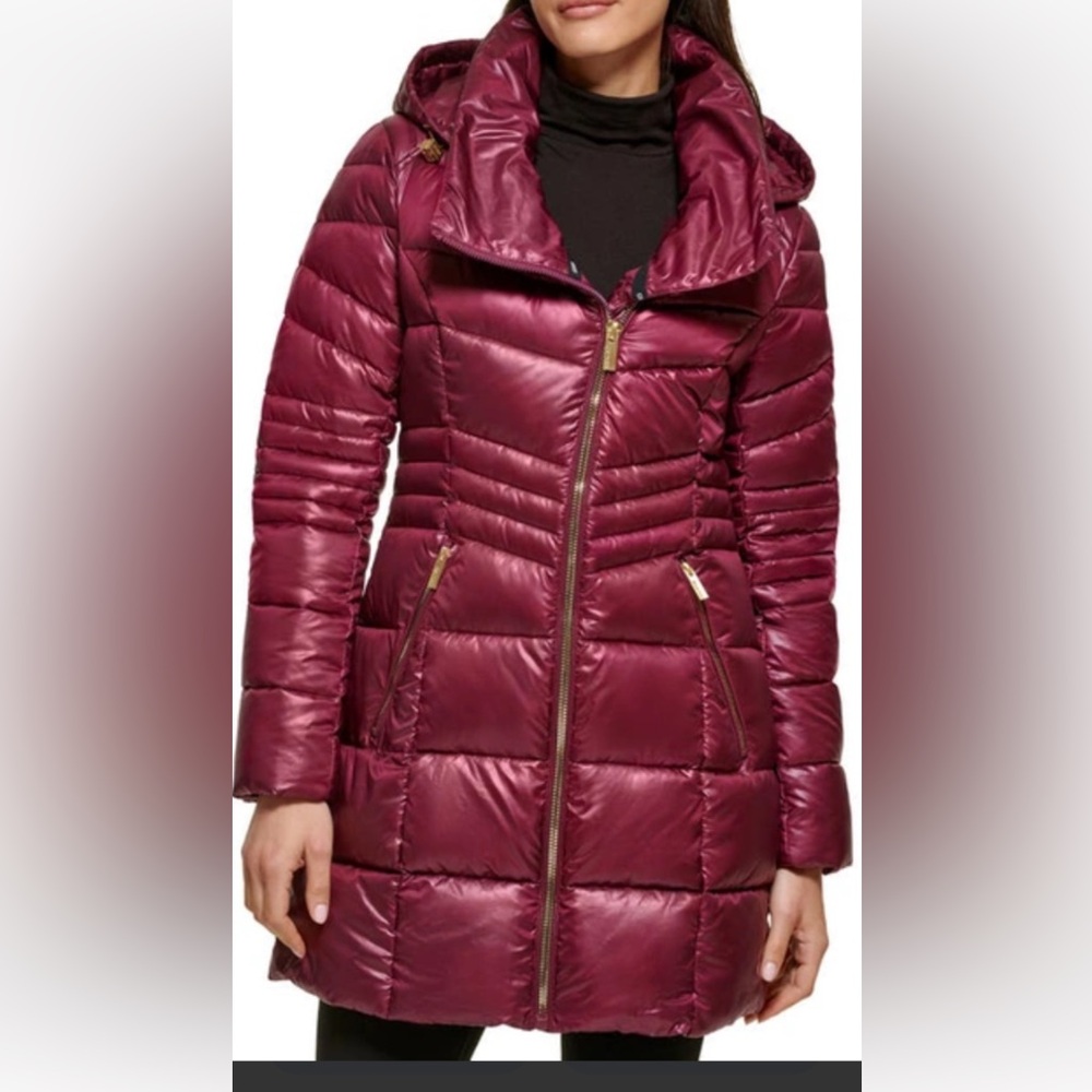 GUESS
Water Resistant Hooded Puffer Jacket In Jam Size
Large